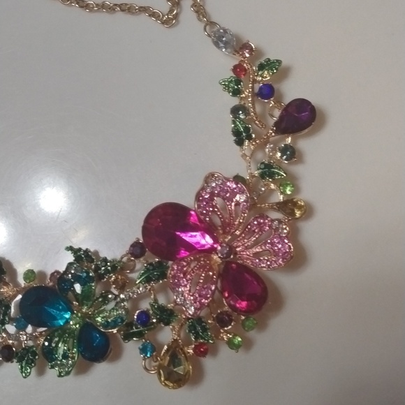 BETSEY JOHNSON SHIMMERING MULTI COLOR FLORAL GARDEN BIB NECKLACE,Luxury - Picture 6 of 16